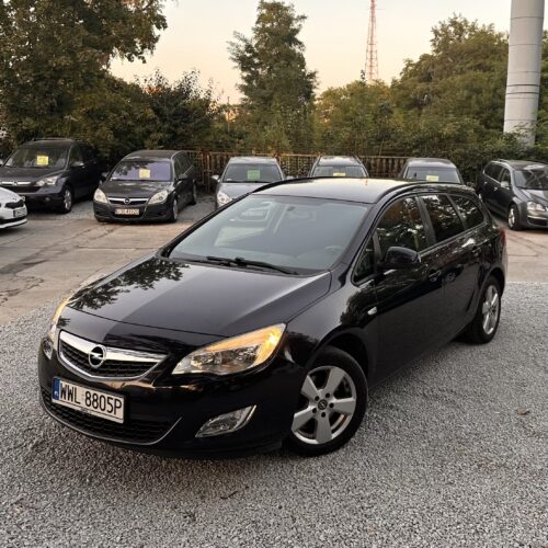 Opel Astra J 2011