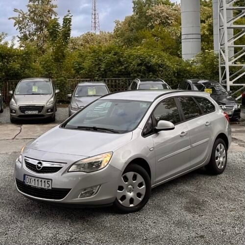 Opel Astra J Sportstourer 2011