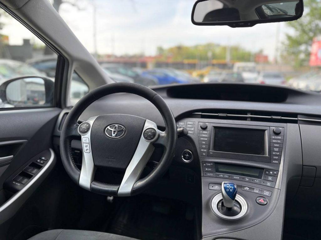 Toyota Prius 30