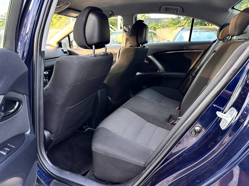 Toyota Avensis T27 Polift