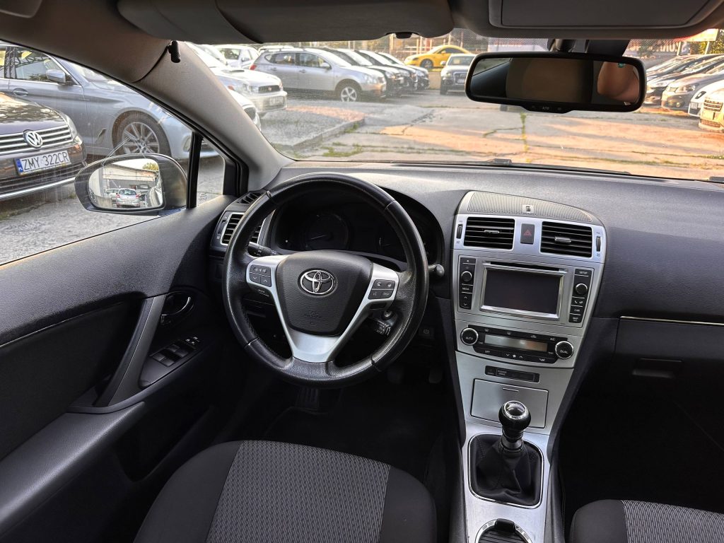 Toyota Avensis T27 Polift