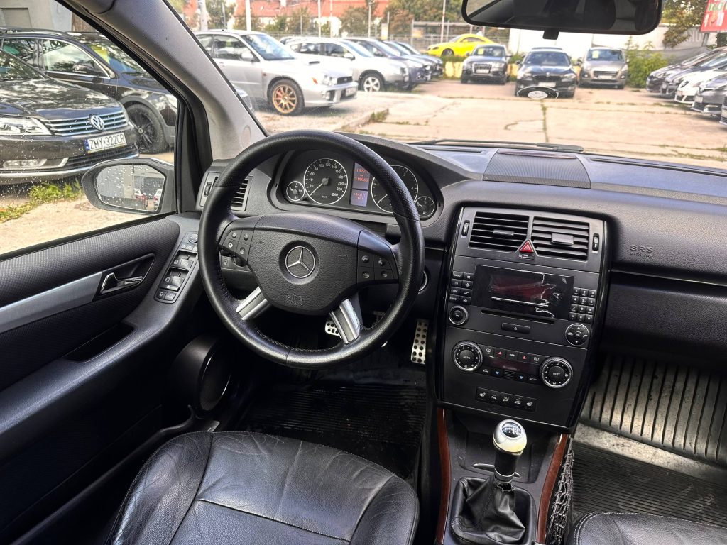 Mercedes-Benz B180
