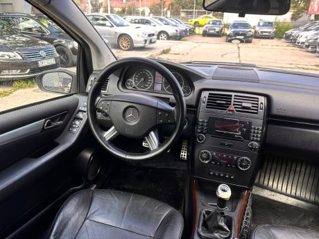 Mercedes-Benz B180