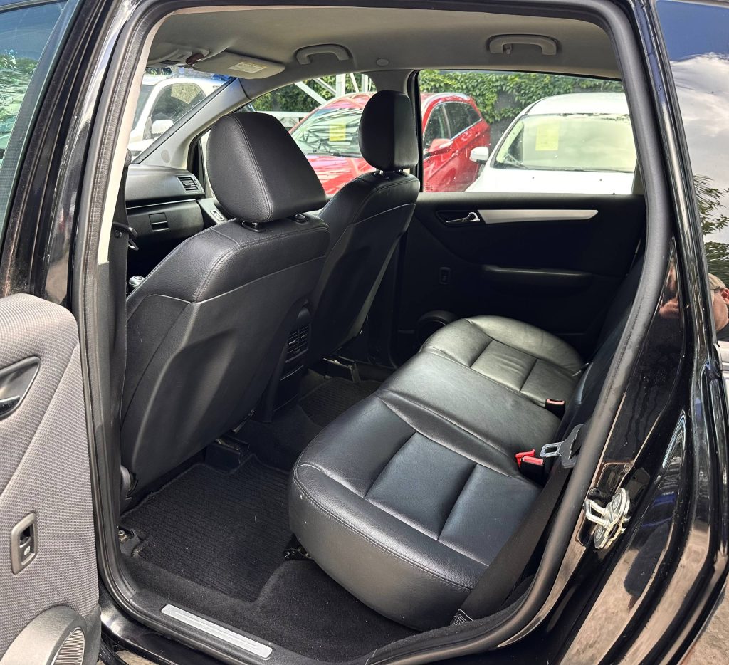 Mercedes-Benz B180