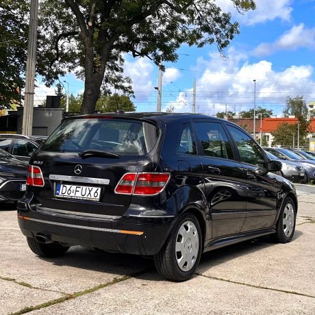 Mercedes-Benz B180