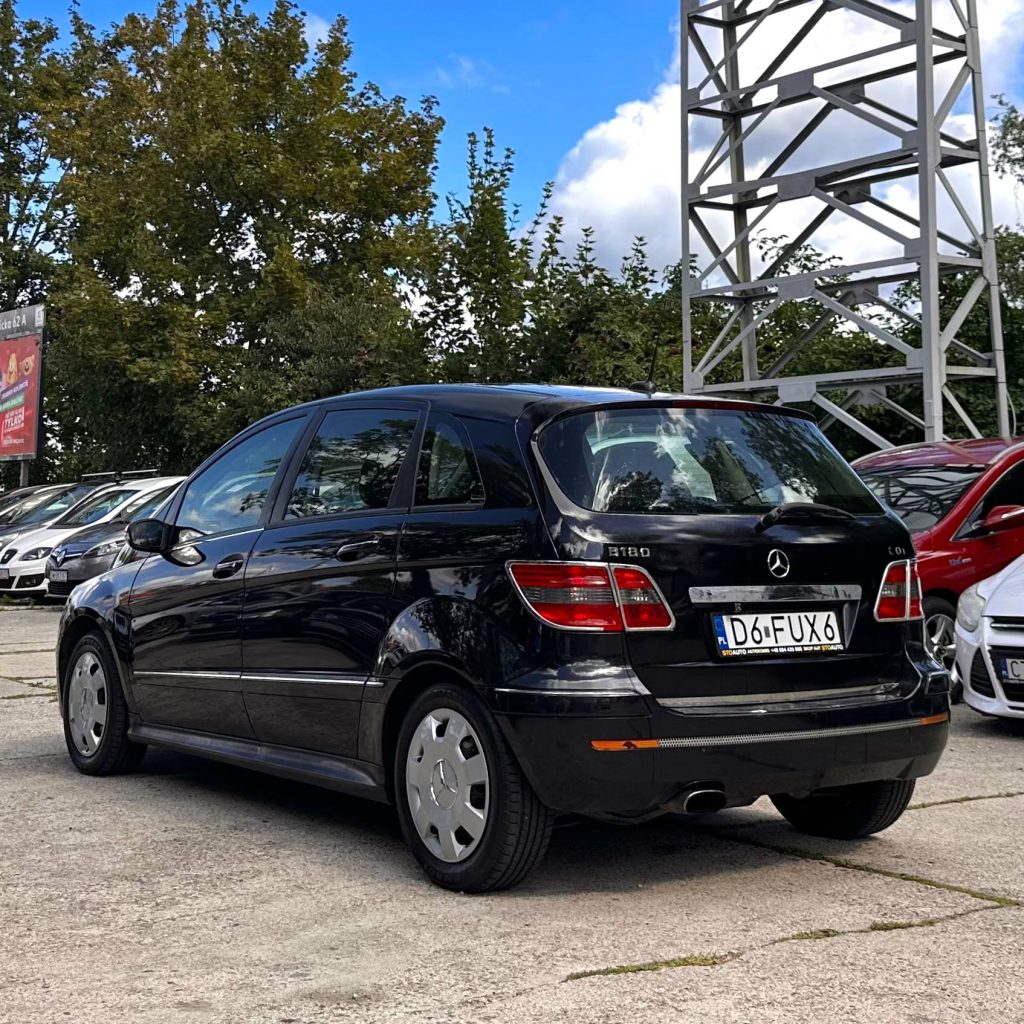 Mercedes-Benz B180