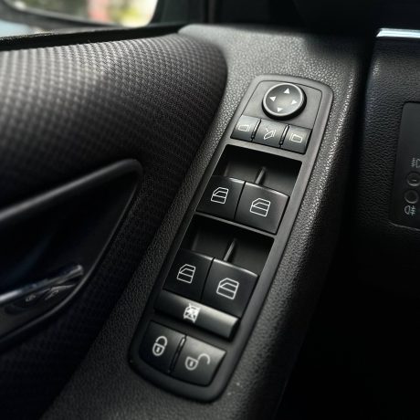 Mercedes-Benz B180
